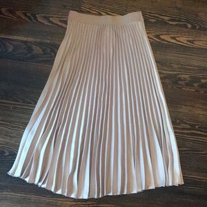 Pleated skirt